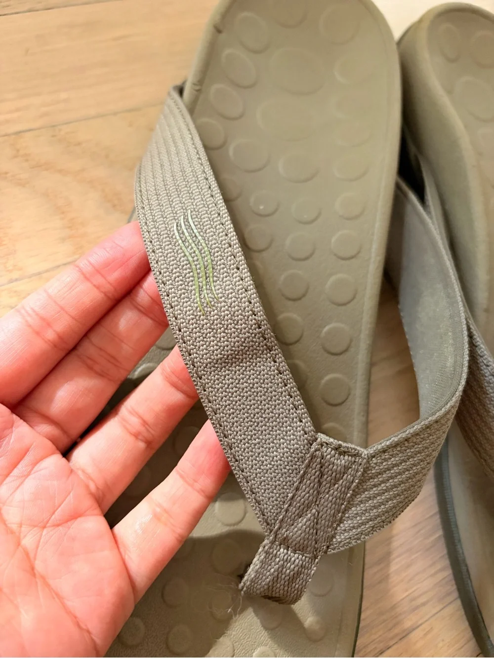 Vionic Unisex Wave Thong Sandal In Taupe Tan Mens Size 12 Women's 13